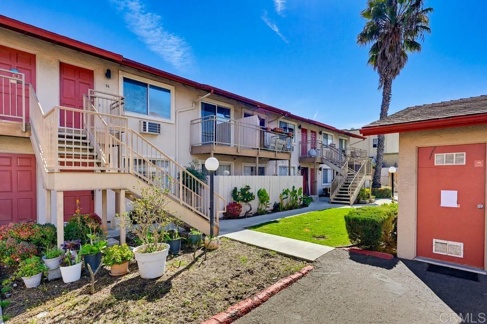 1025 Estes Street 14