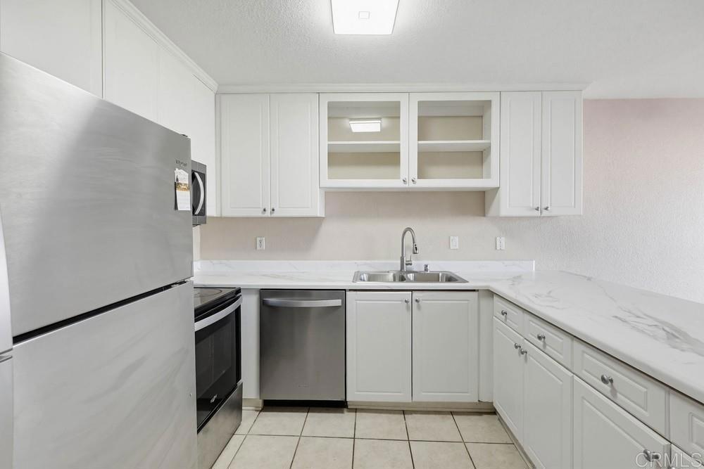 1025 Estes Street 14