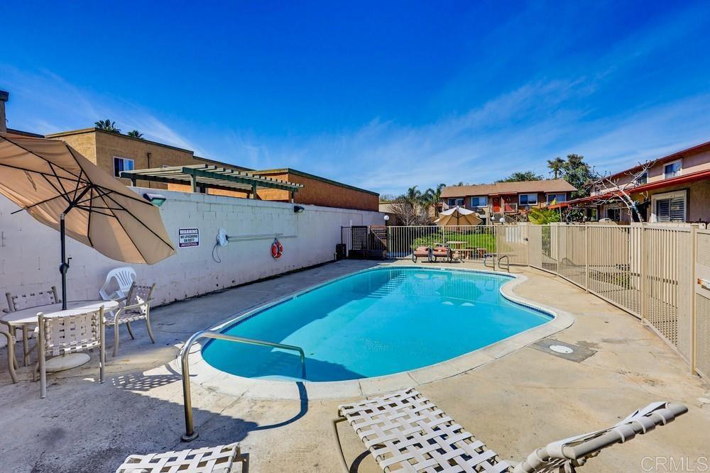 1025 Estes Street 14