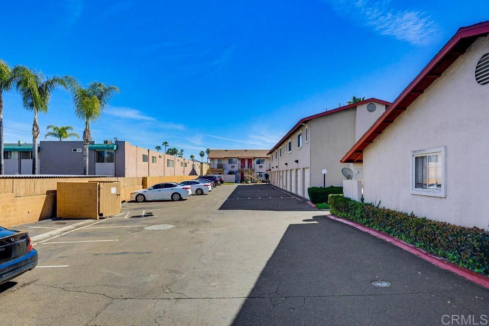 1025 Estes Street 14