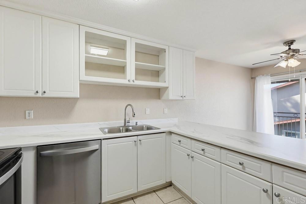 1025 Estes Street 14