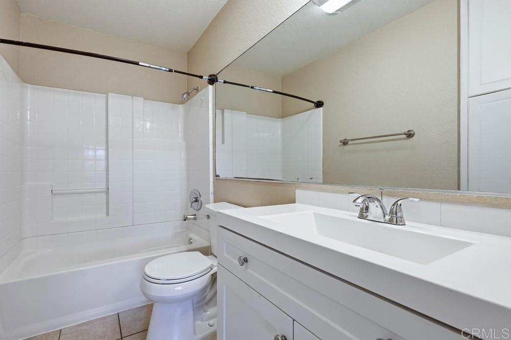 1025 Estes Street 14