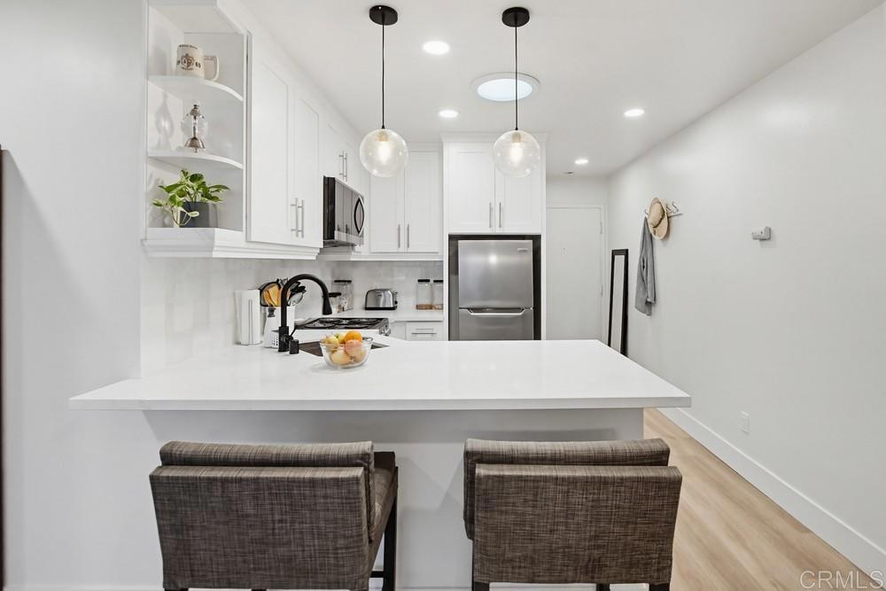 3950 Cleveland Avenue 211