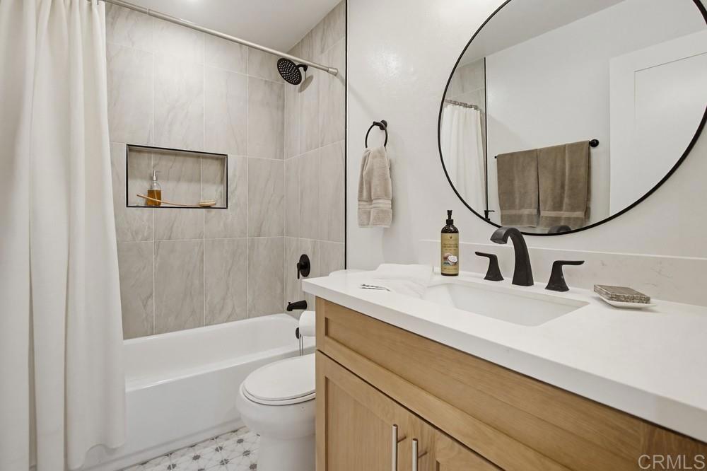 3950 Cleveland Avenue 211