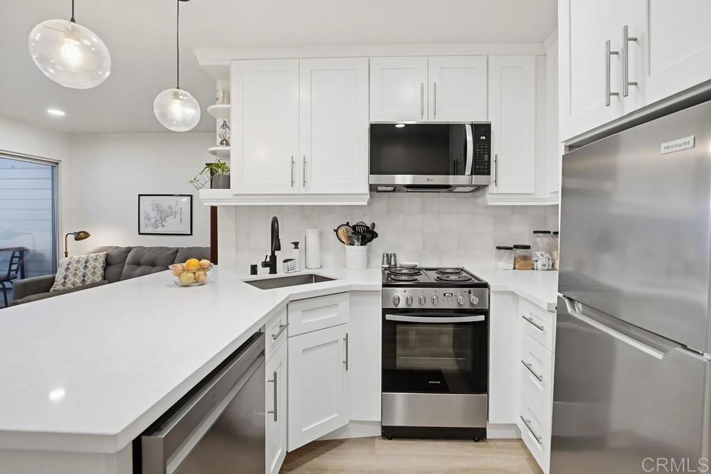 3950 Cleveland Avenue 211