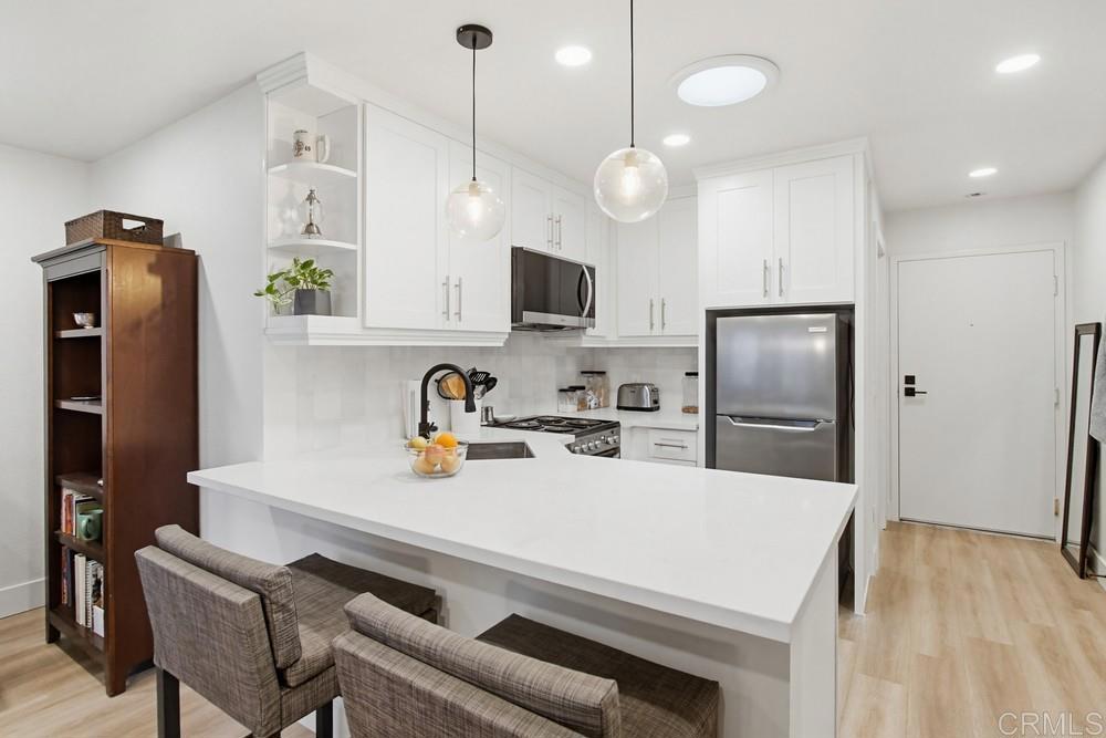 3950 Cleveland Avenue 211