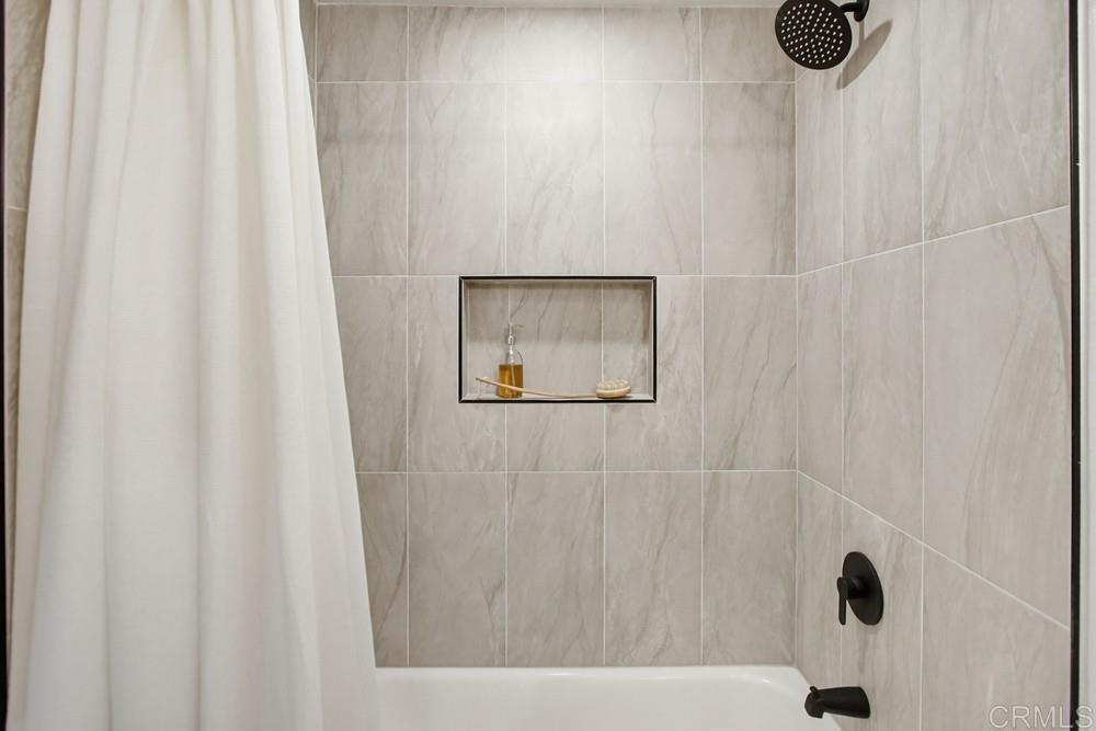 3950 Cleveland Avenue 211