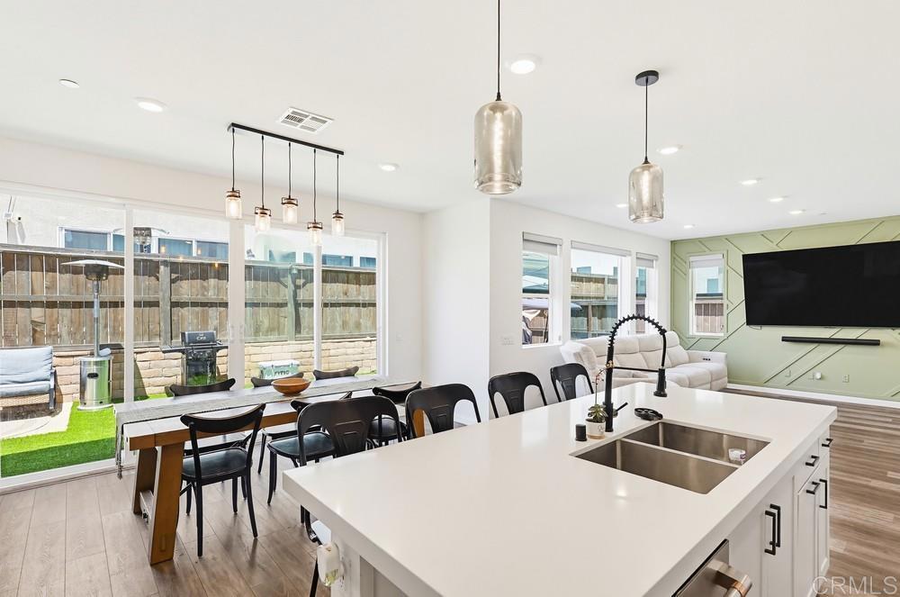 1664 Whitmore Loop