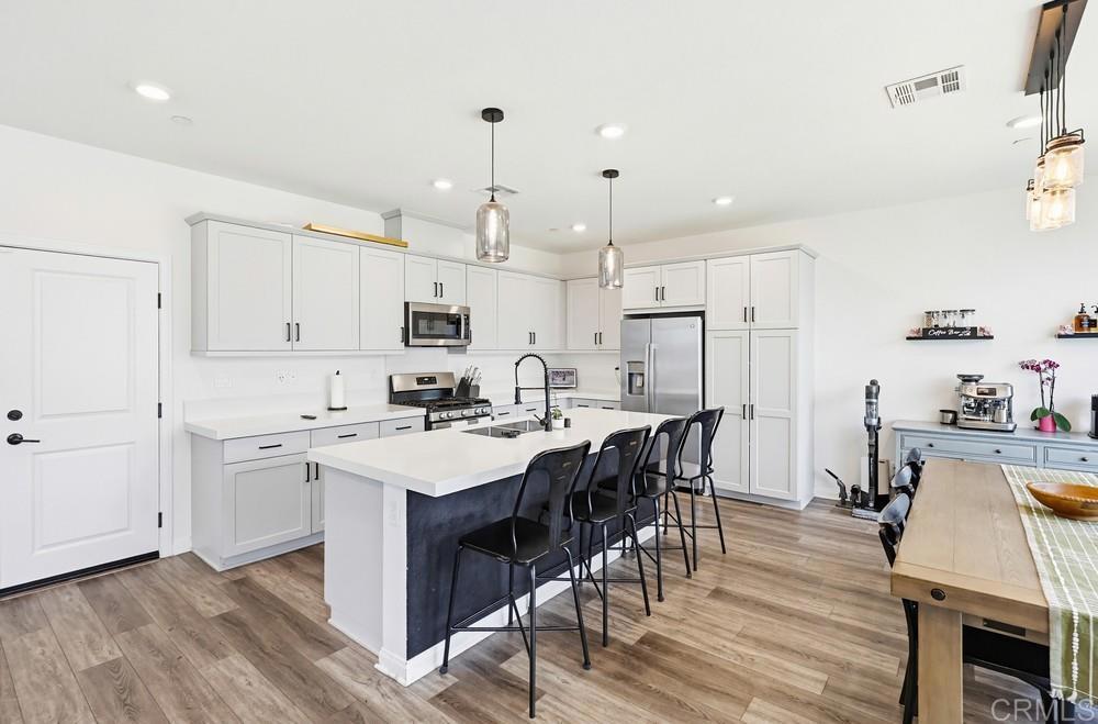 1664 Whitmore Loop