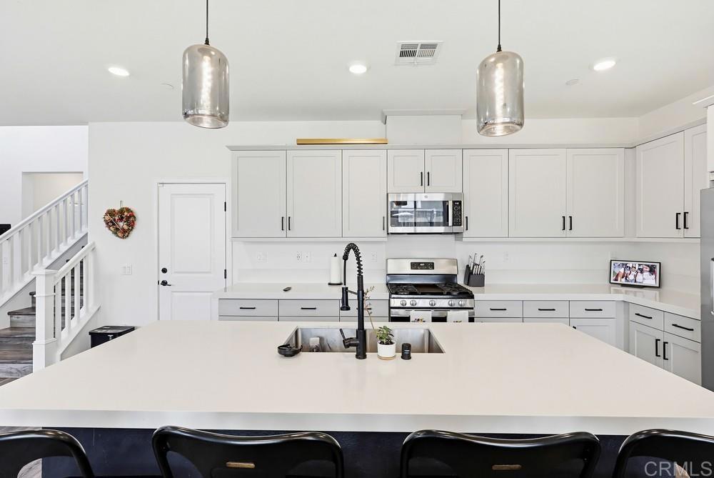 1664 Whitmore Loop