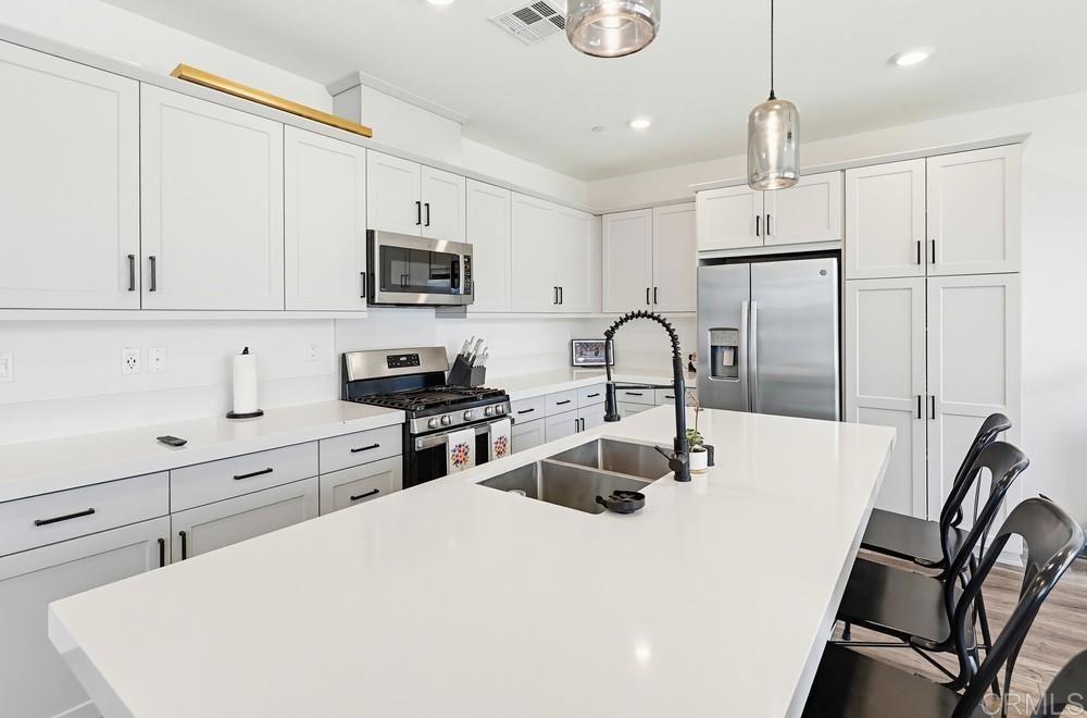 1664 Whitmore Loop
