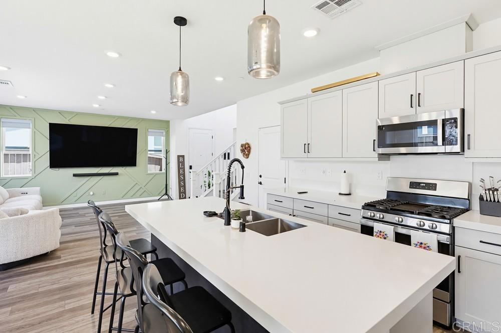 1664 Whitmore Loop