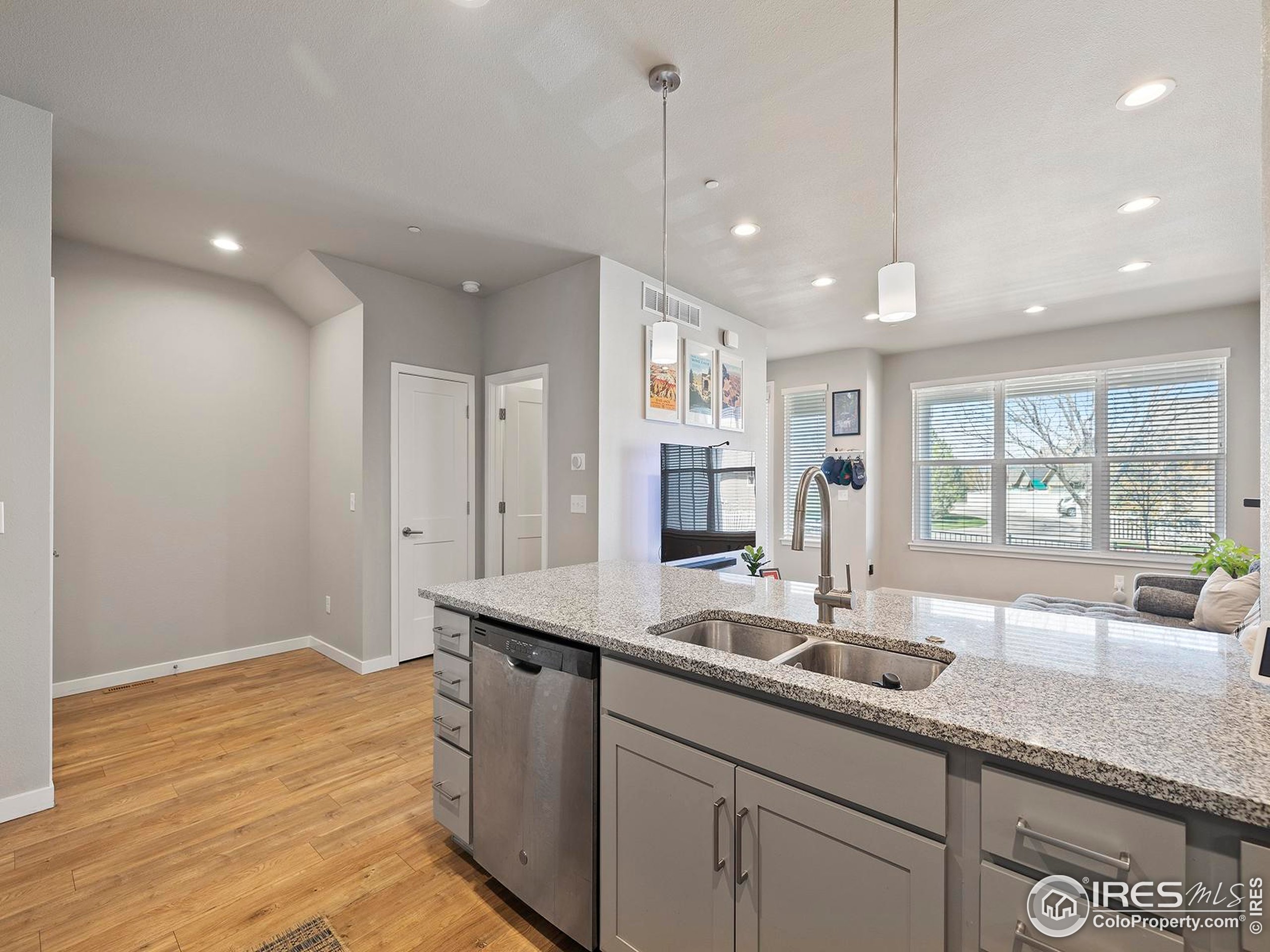 744 Wagon Trail Rd 4