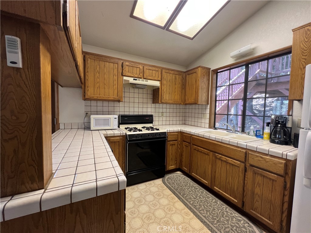 955 Coulter Pine