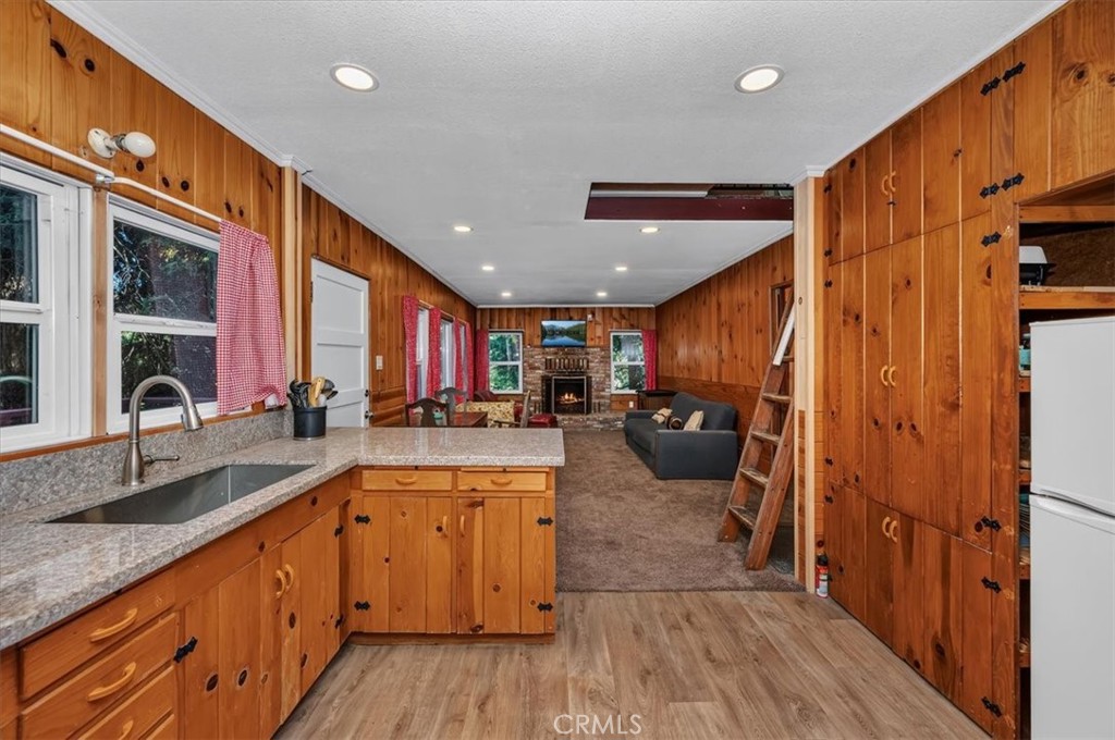 22421 Pine