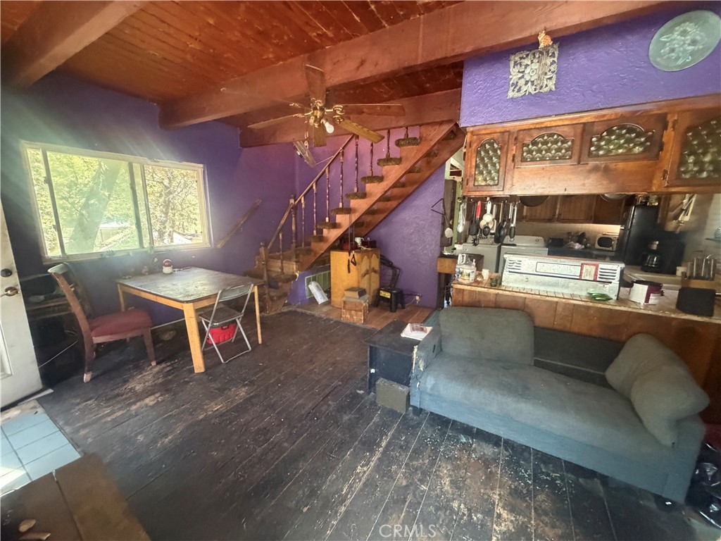 22052 Crest Forest