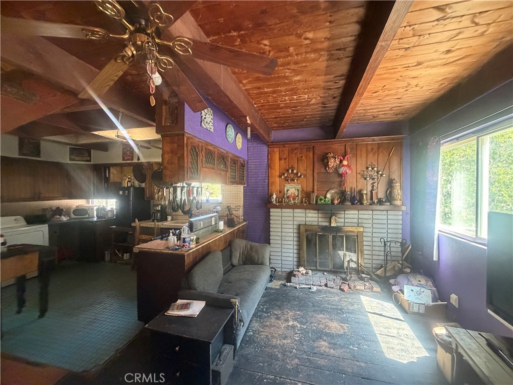 22052 Crest Forest