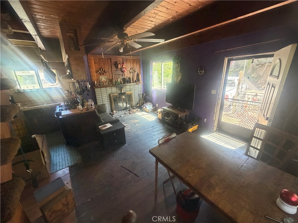22052 Crest Forest