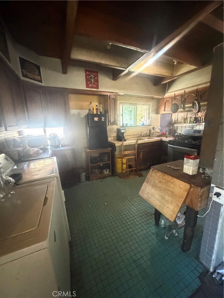 22052 Crest Forest