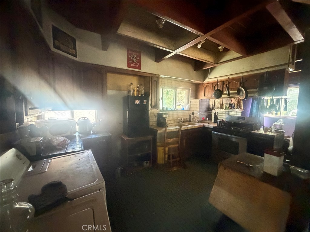 22052 Crest Forest