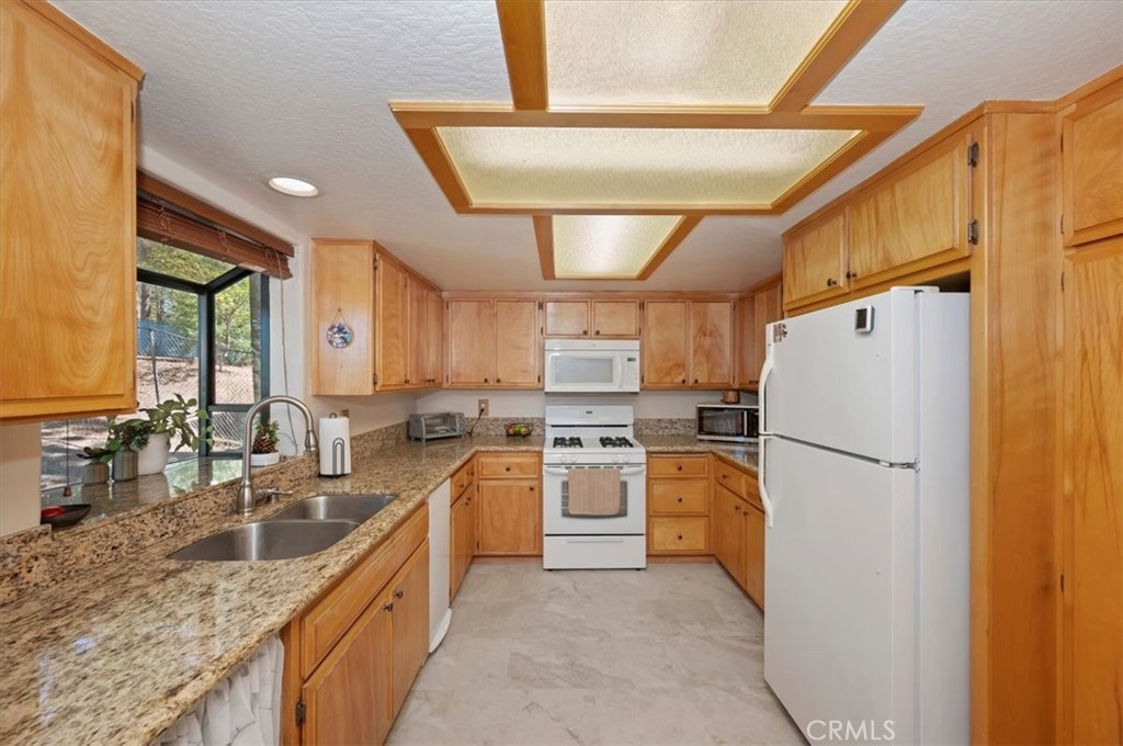 31310 Oakleaf