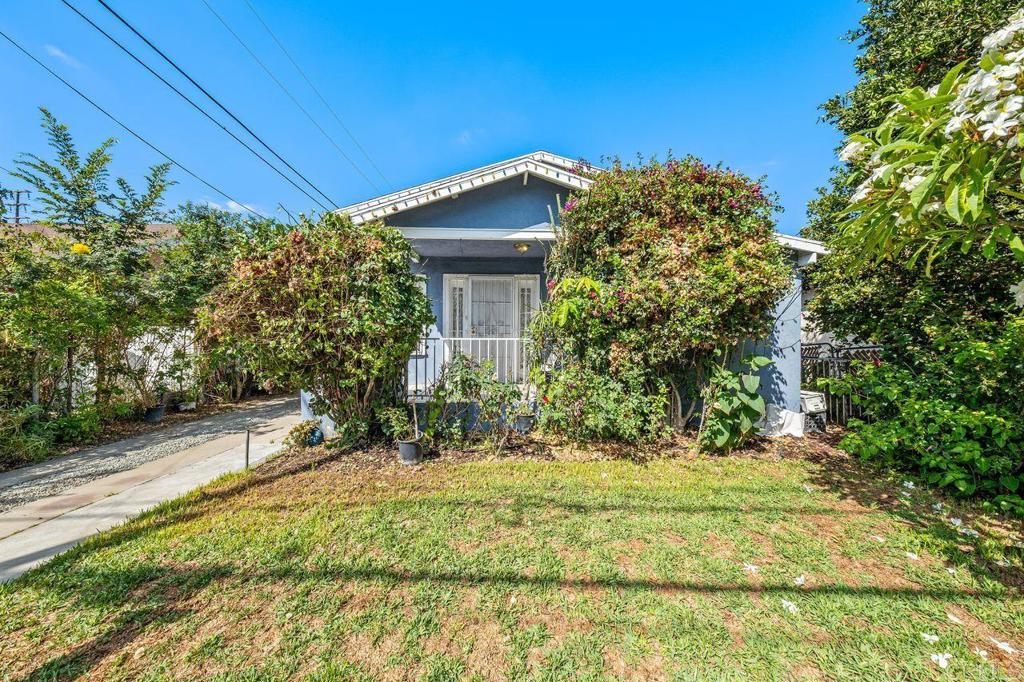 5609 Gifford Ave