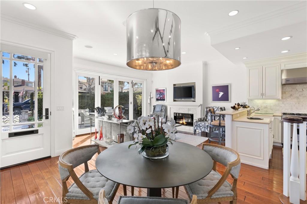 431 Narcissus Avenue 1