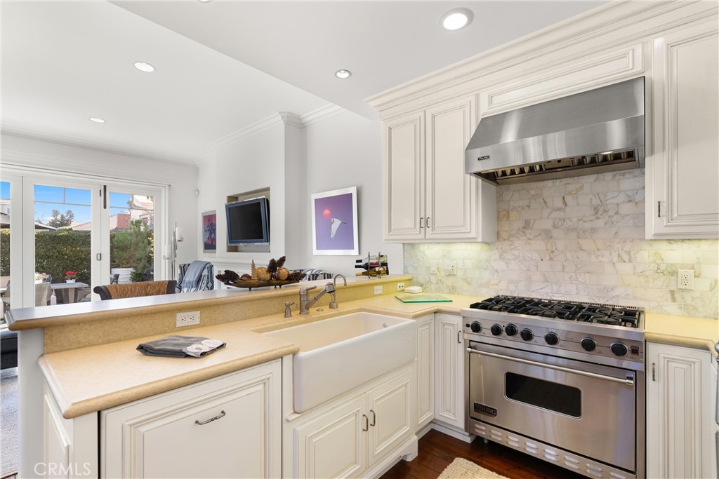 431 Narcissus Avenue 1