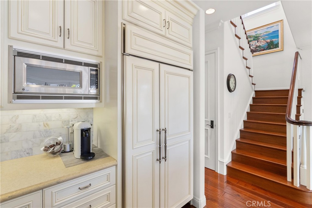 431 Narcissus Avenue 1