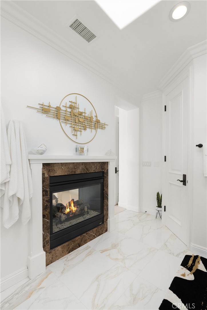 431 Narcissus Avenue 1