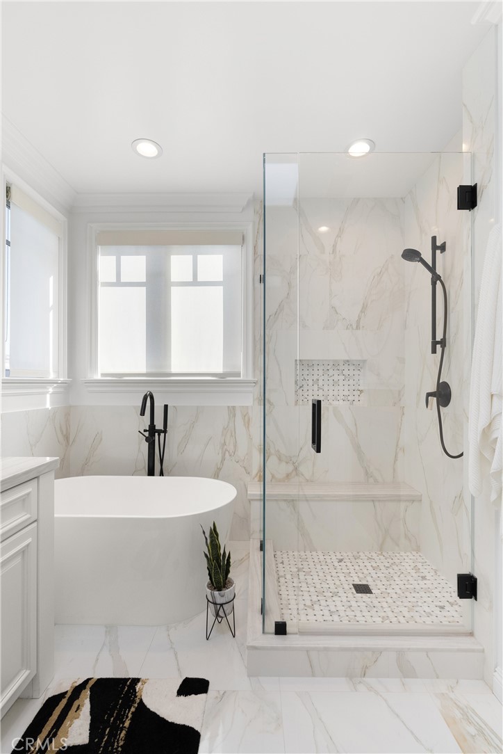 431 Narcissus Avenue 1