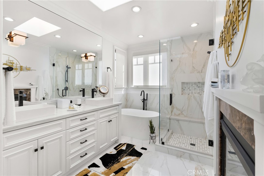 431 Narcissus Avenue 1