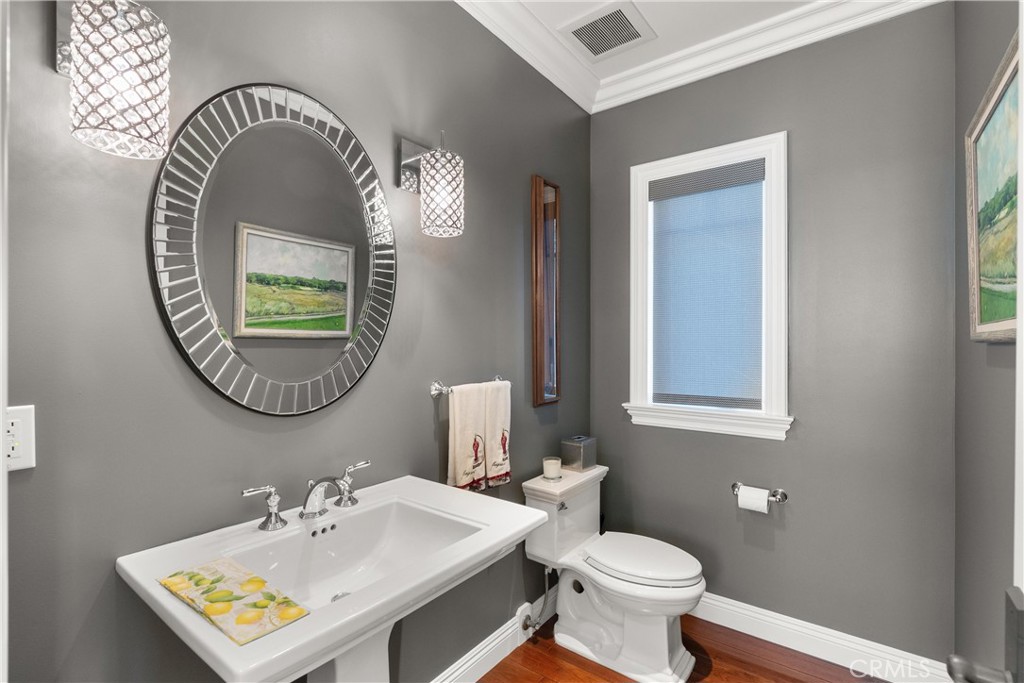 431 Narcissus Avenue 1