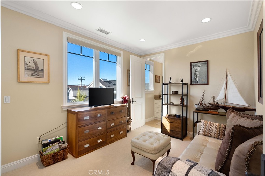 431 Narcissus Avenue 1