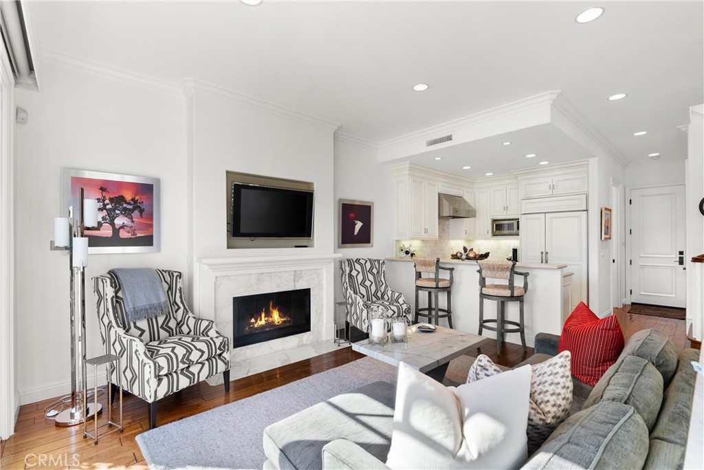 431 Narcissus Avenue 1