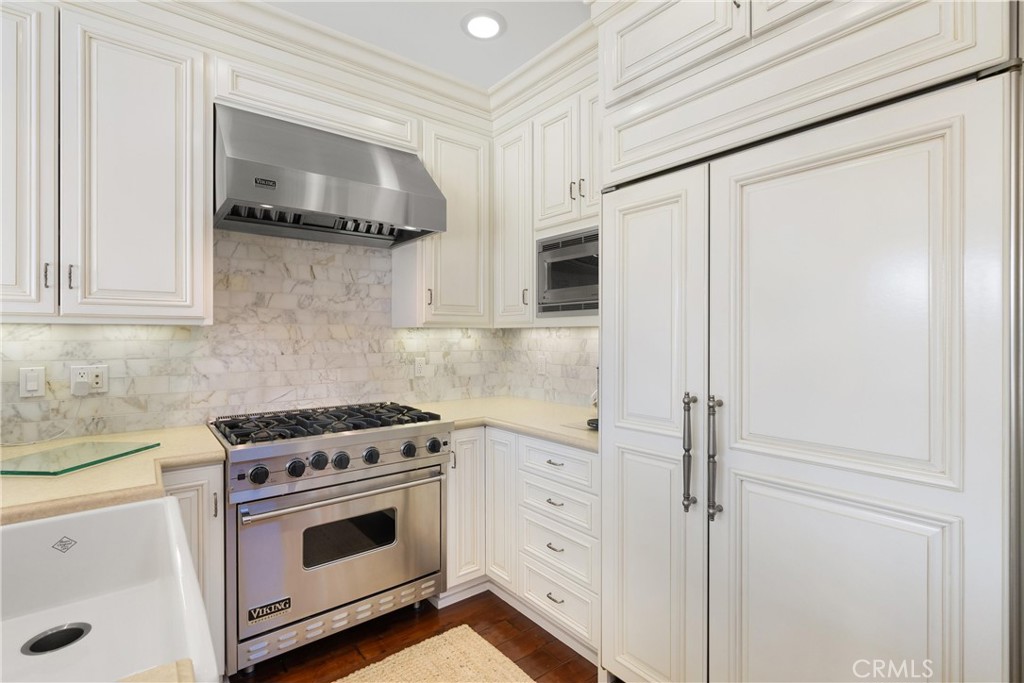 431 Narcissus Avenue 1