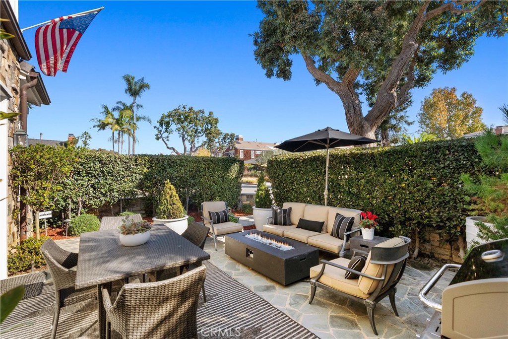 431 Narcissus Avenue 1