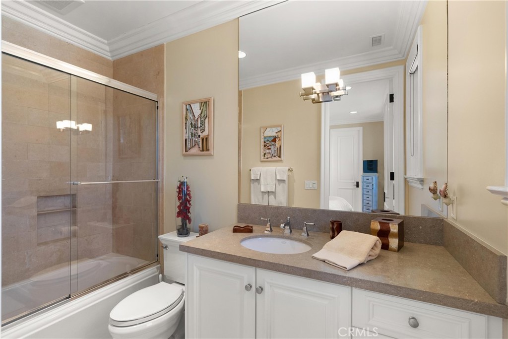 431 Narcissus Avenue 1