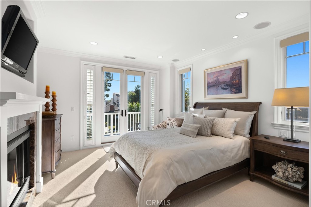 431 Narcissus Avenue 1