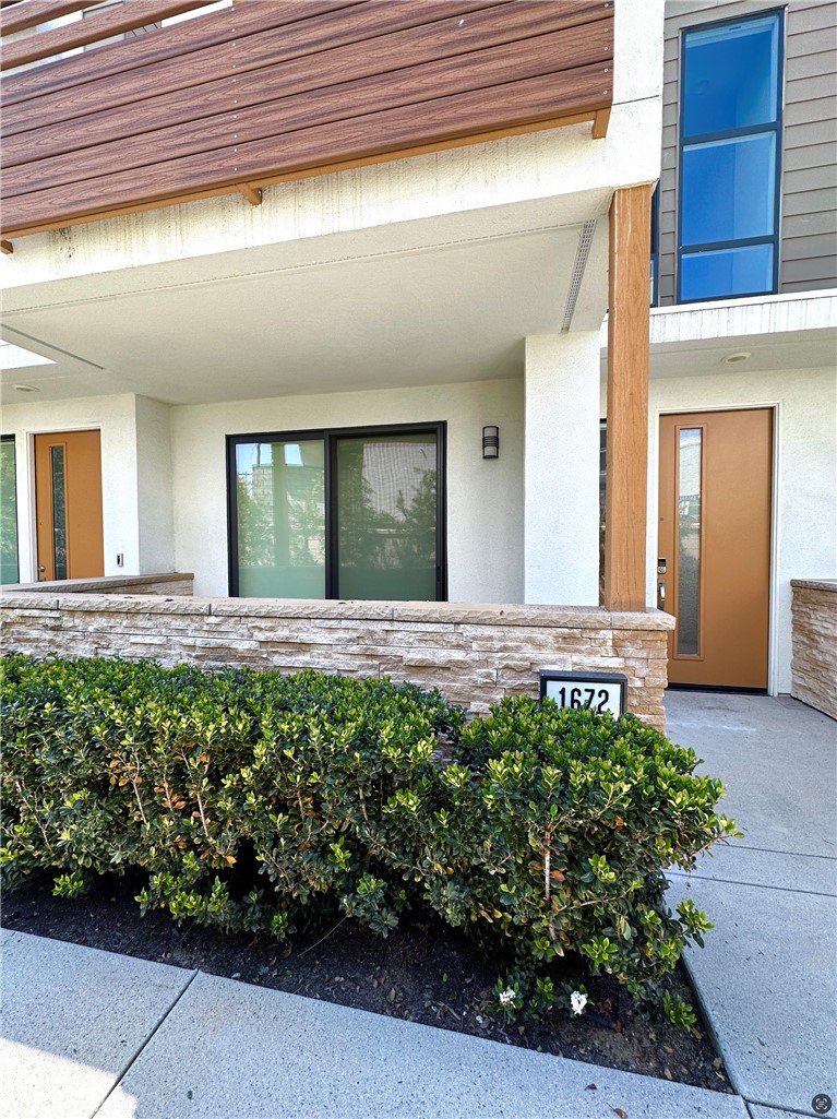 1672 Topanga