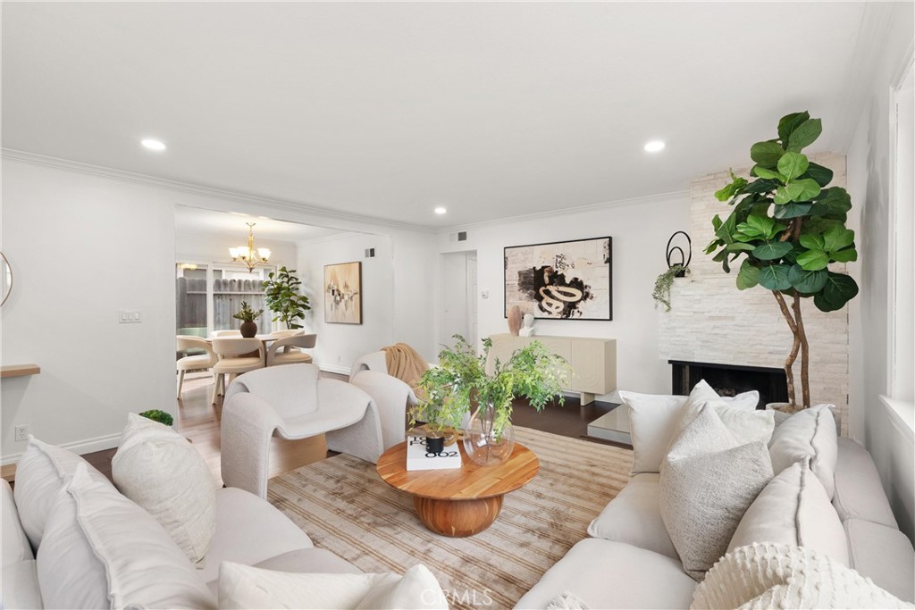 1113 Valley Circle