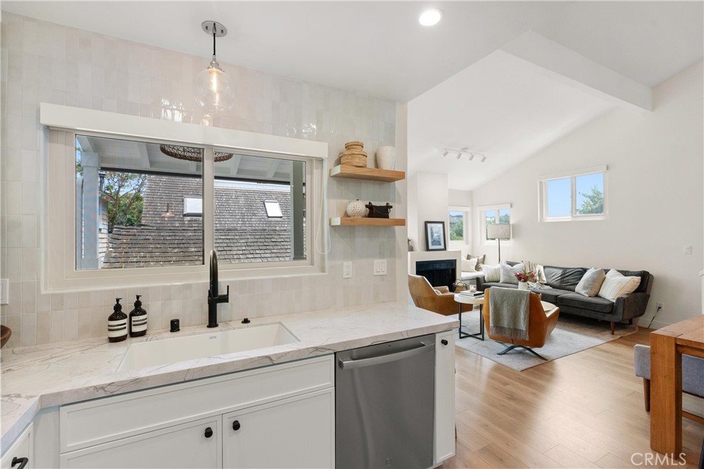 617 1/2 Acacia Avenue