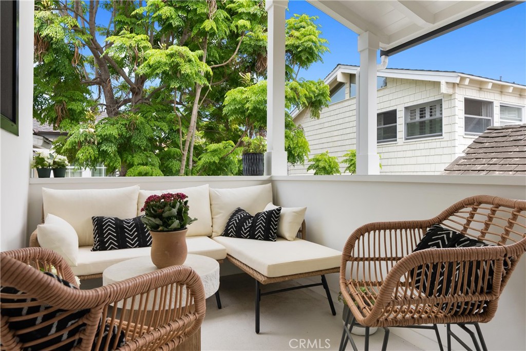 617 1/2 Acacia Avenue