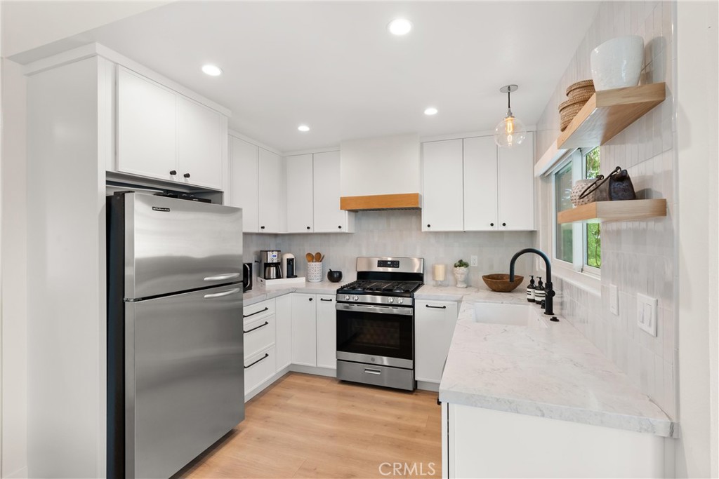 617 1/2 Acacia Avenue