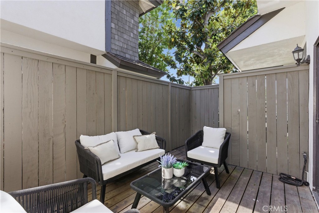 2435 Rue De Cannes