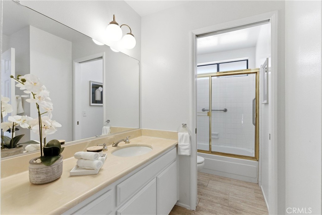 2435 Rue De Cannes