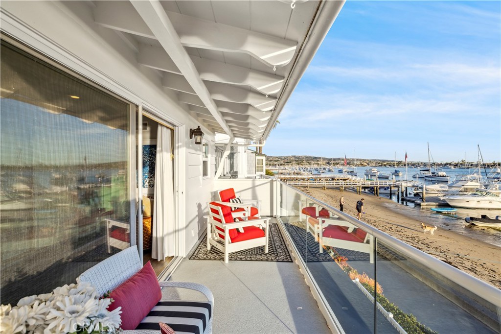 700 S Bay Front