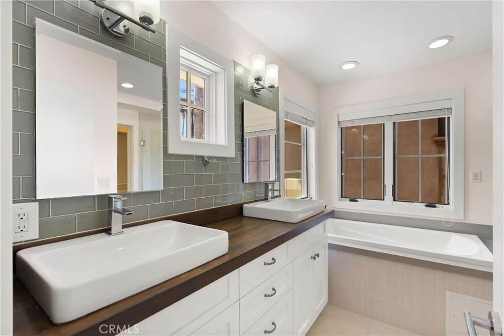 1/2 Marigold Avenue