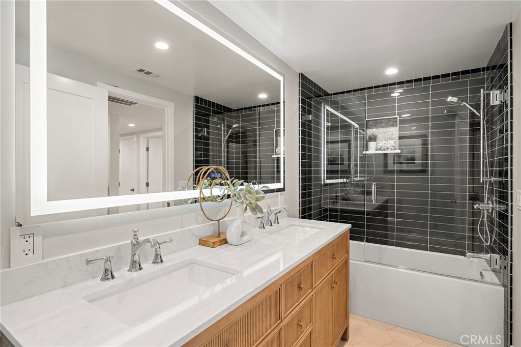9072 Niguel Circle