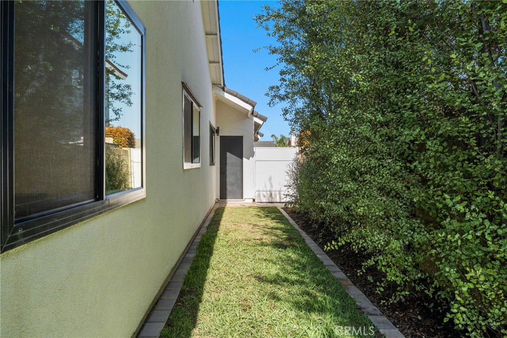 21321 Compass Lane